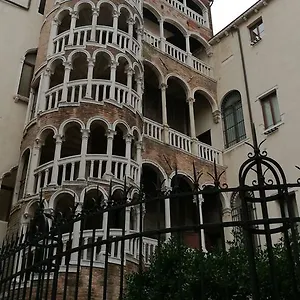 https://alloggi-alla-scala-del-bovolo.hotelinveneto.com